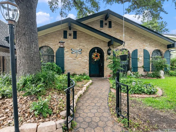 377 FENWICK DR, Windcrest, TX 78239