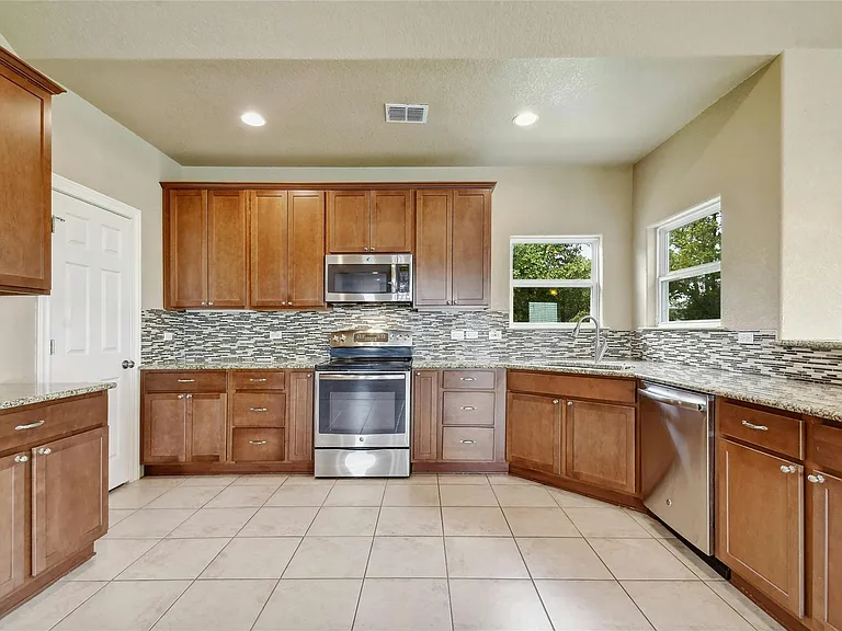 1007 Meckel Dr — Photo 9