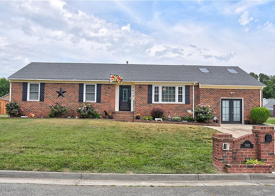 1st image of 2412 Pine Tree Way