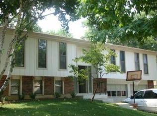 8863 Pembrooke Rd, Loveland, OH 45039