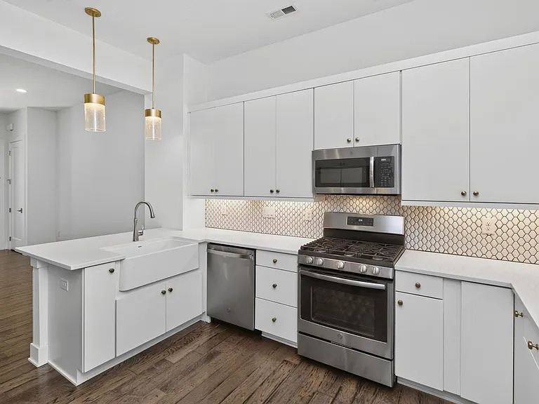244 E Center St — Photo 10