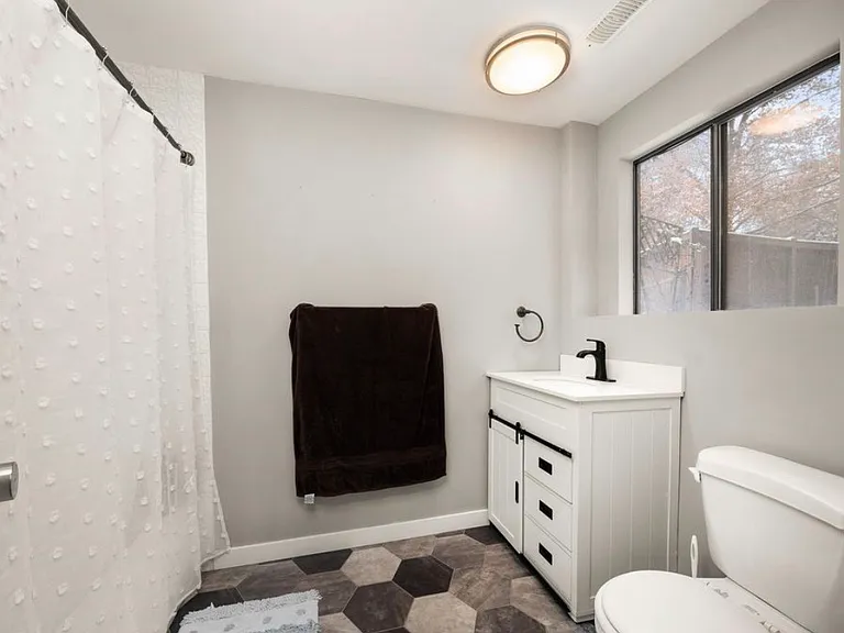 11825 N Fairwood Dr — Photo 33
