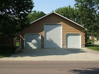 2nd image of 302 17th St NE