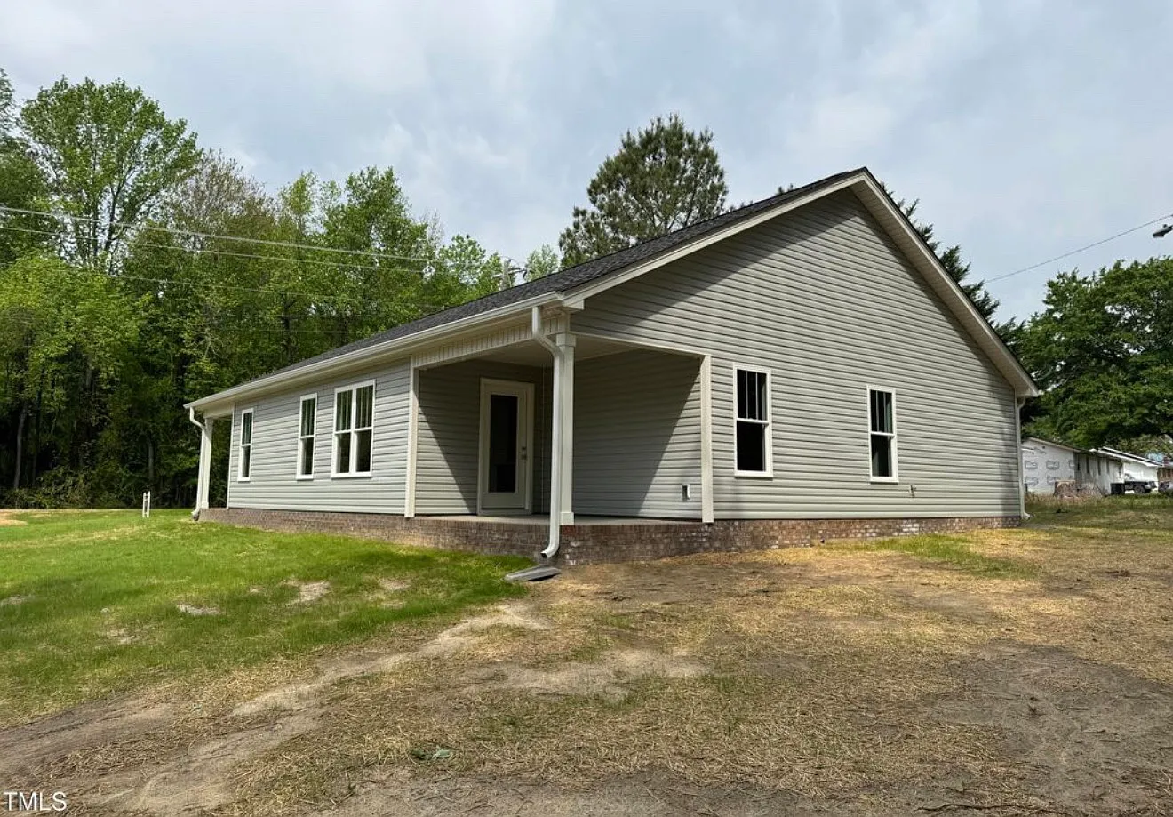3 bed, 1360 sqft, $1,850 — Photo 3