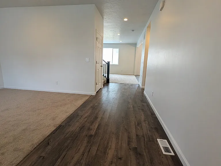2123 N Wallflower Dr — Photo 3