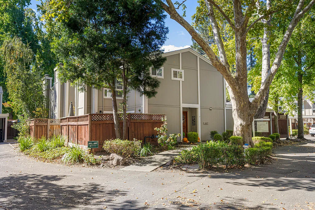 3 bed, 2.5 bath, 1495 sqft, $4,000 — Photo 1