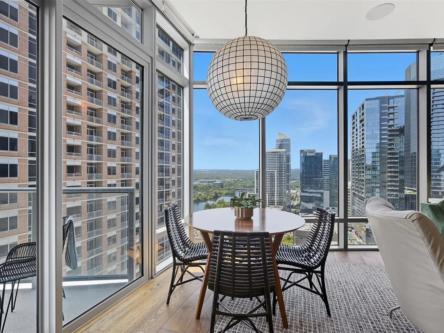 2 bed, 2.0 bath, 1464 sqft, $9,000 — Photo 3