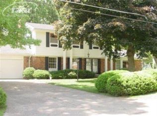 13447 Pomona Dr, Fenton, MI 48430