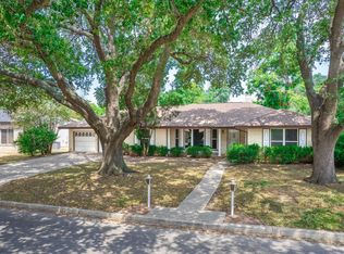 621 Balfour Dr, Windcrest, TX 78239