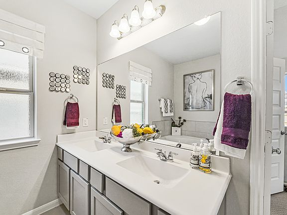 Relaxing master bath