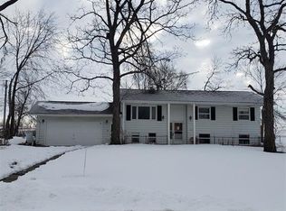 1025 Eastern Dr, Cedar Rapids, IA 52403
