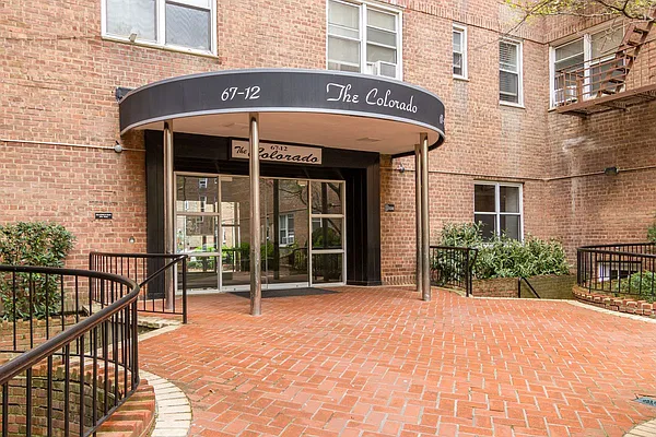 Sold by Remax City Square | media 10