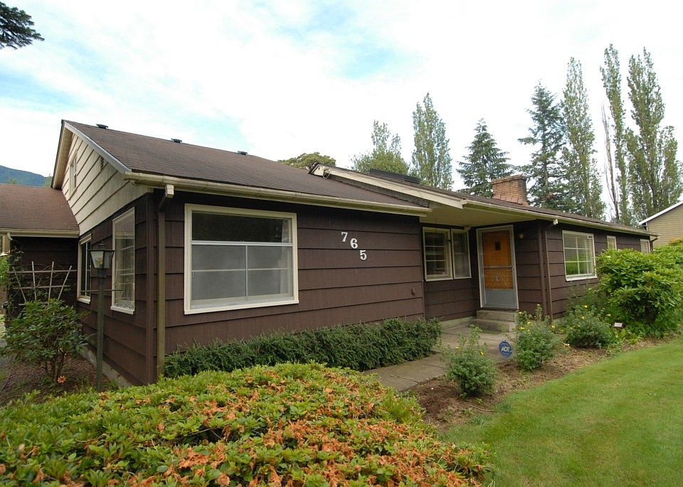 1st image of 765 SE Cedar Falls Way