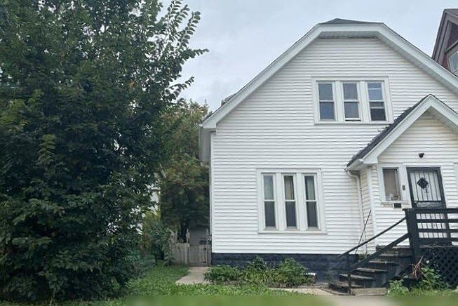 2nd image of 3709 N Port Washington Rd