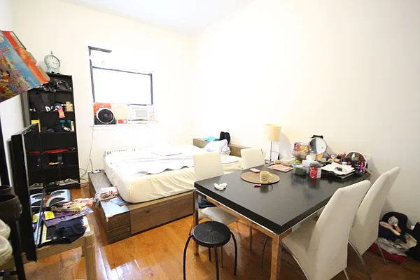 Rented by Dynamik Realty | media 10