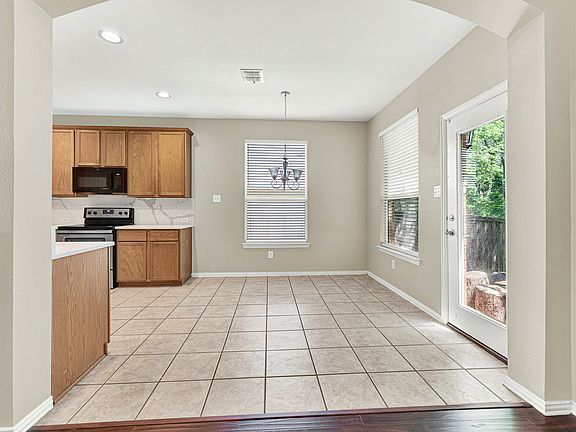 5th image of 4450 Sharpsburg Dr