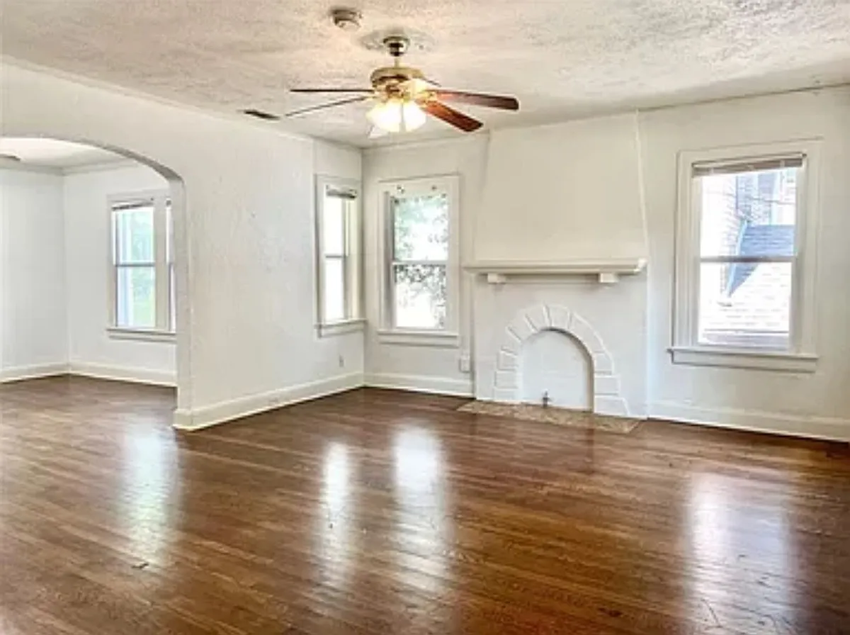 Building Photo - 5946 La Vista Dr