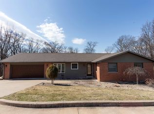 1136 Eastate Dr, Quincy, IL 62305