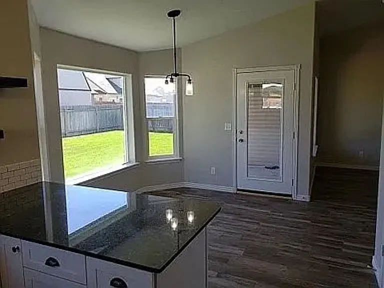 1421 Cayuse Creek Dr — Photo 5