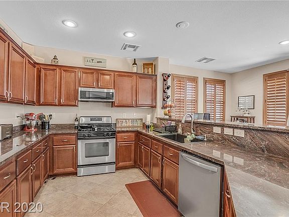 5th image of 11817 Red Camellia Ave
