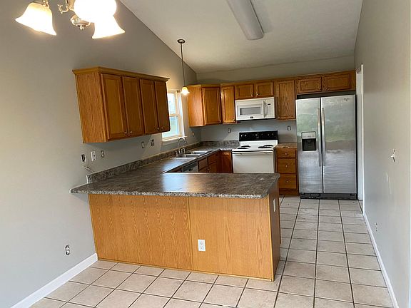 4th image of 623 Bush Dr