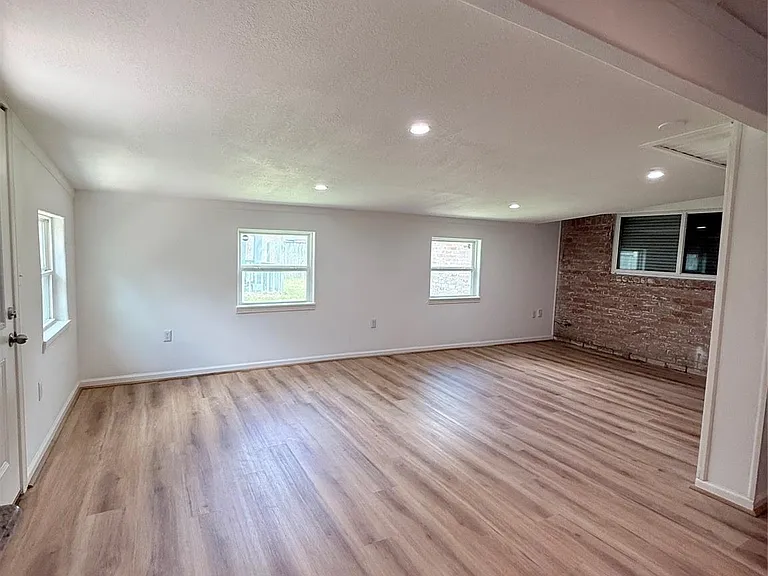 12214 Corona Ln — Photo 5