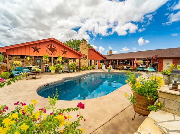 6 London Ln, Breckenridge, TX 76424