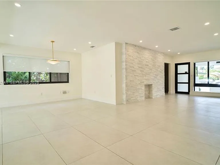 8811 Carlyle Ave — Photo 7