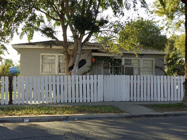 1st image of 704 S Vine Ave