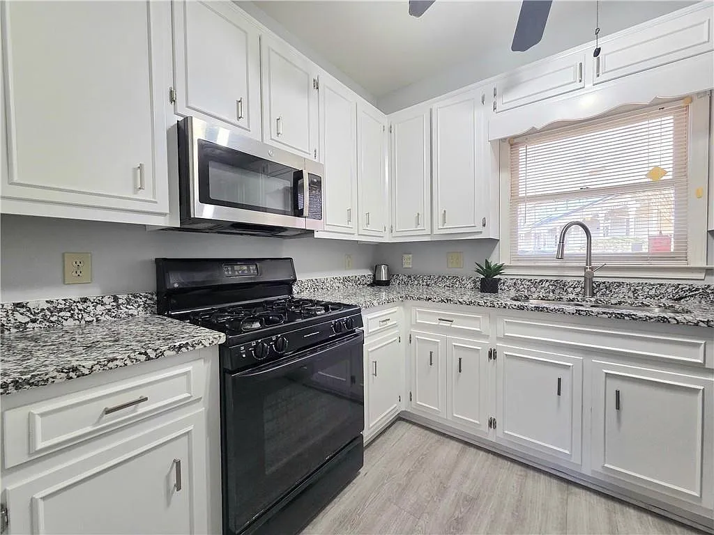 2 bed, 1.5 bath, 1216 sqft, $2,200 — Photo 4