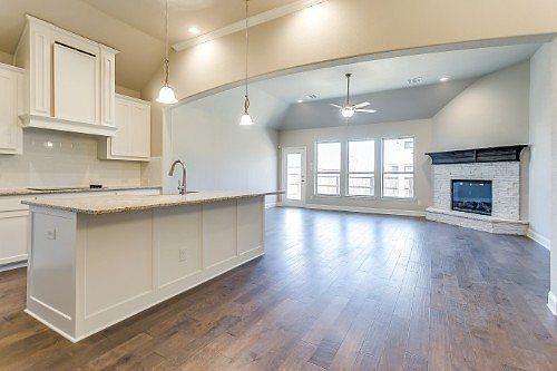 3rd image of 409 Panchasarp Dr