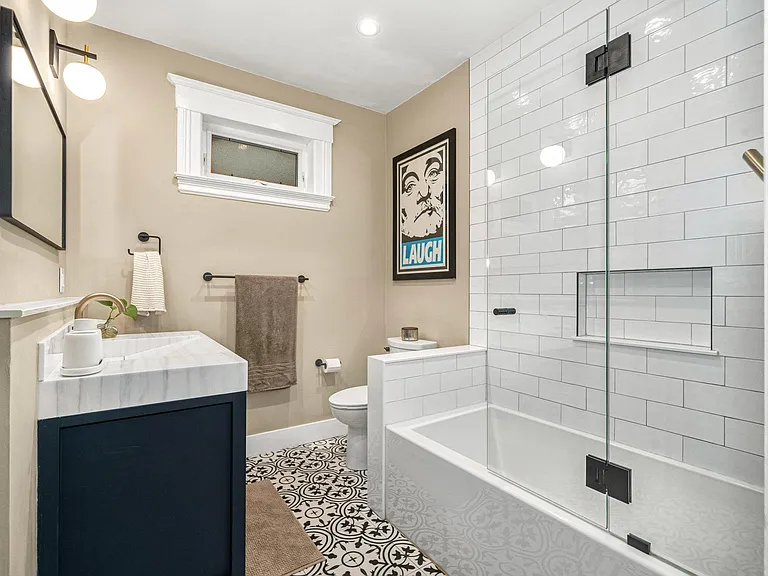 224 Lexington St — Photo 27