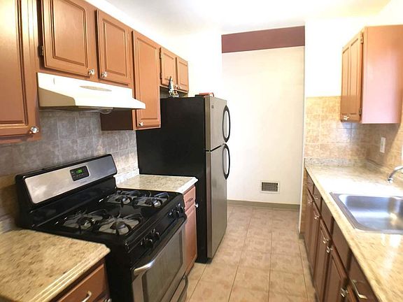 2nd image of 604 Beech Ter #2