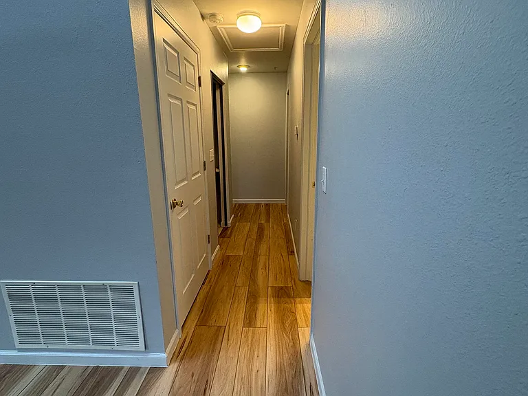 4420 Laguna Pl #E — Photo 17