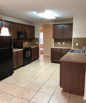 5th image of 302 Bubbling Brook Dr