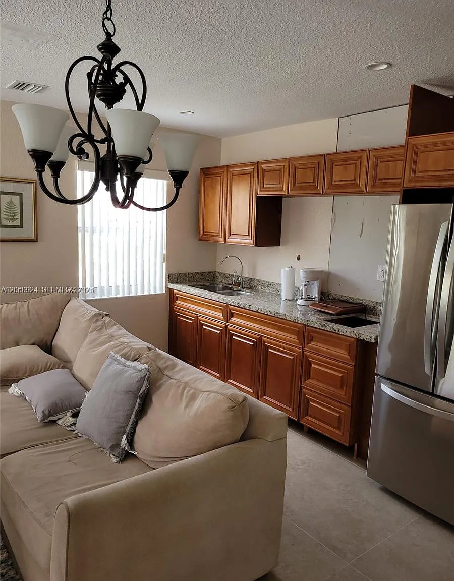 2 bed, 1.0 bath, 1000 sqft, $2,300 — Photo 1