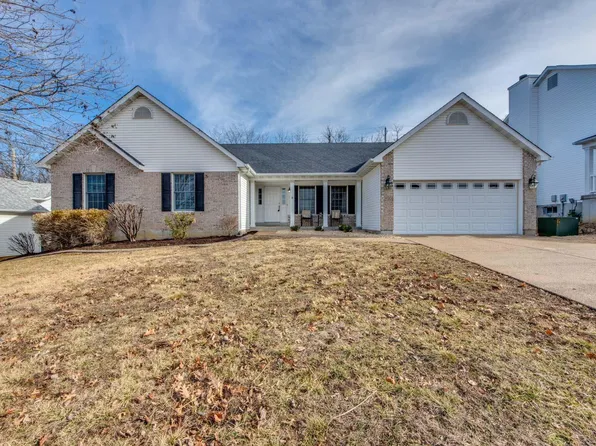 826 Emerald Place Dr, Saint Charles, MO 63304