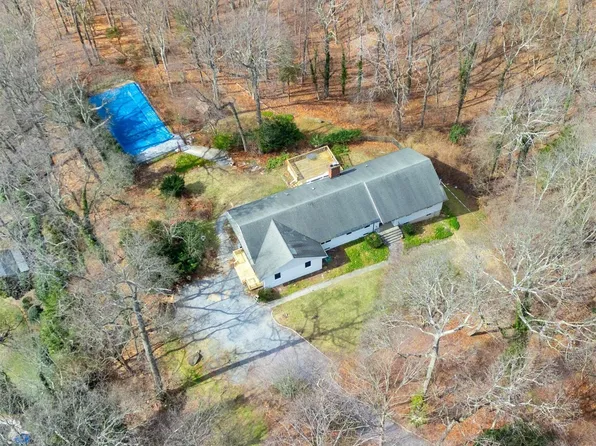 25 Pinoak Lane, Saint James, NY 11780