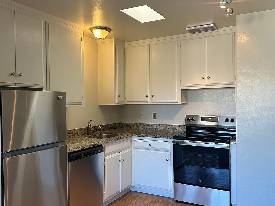 1st image of 1919 Garden Dr APT 301