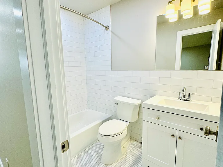 1009 Broadway #2 — Photo 5