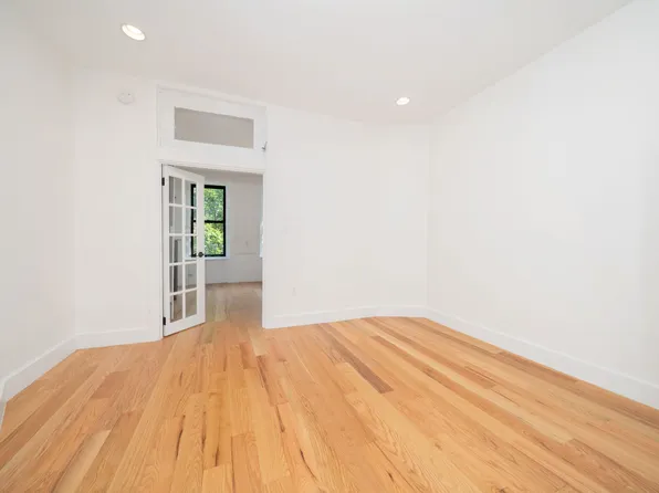 340 West 17th Street image 1 of 13