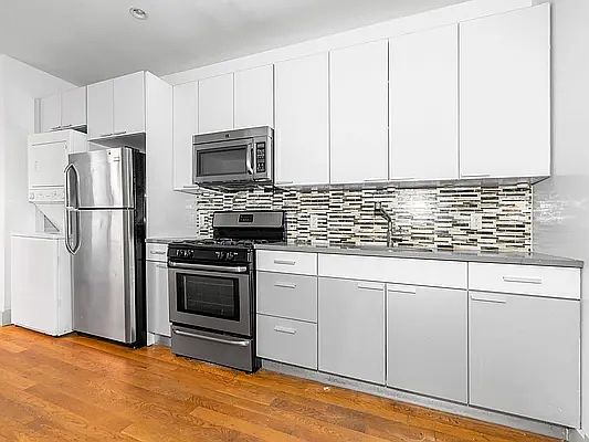 2nd image of 273 Kosciuszko St #2B