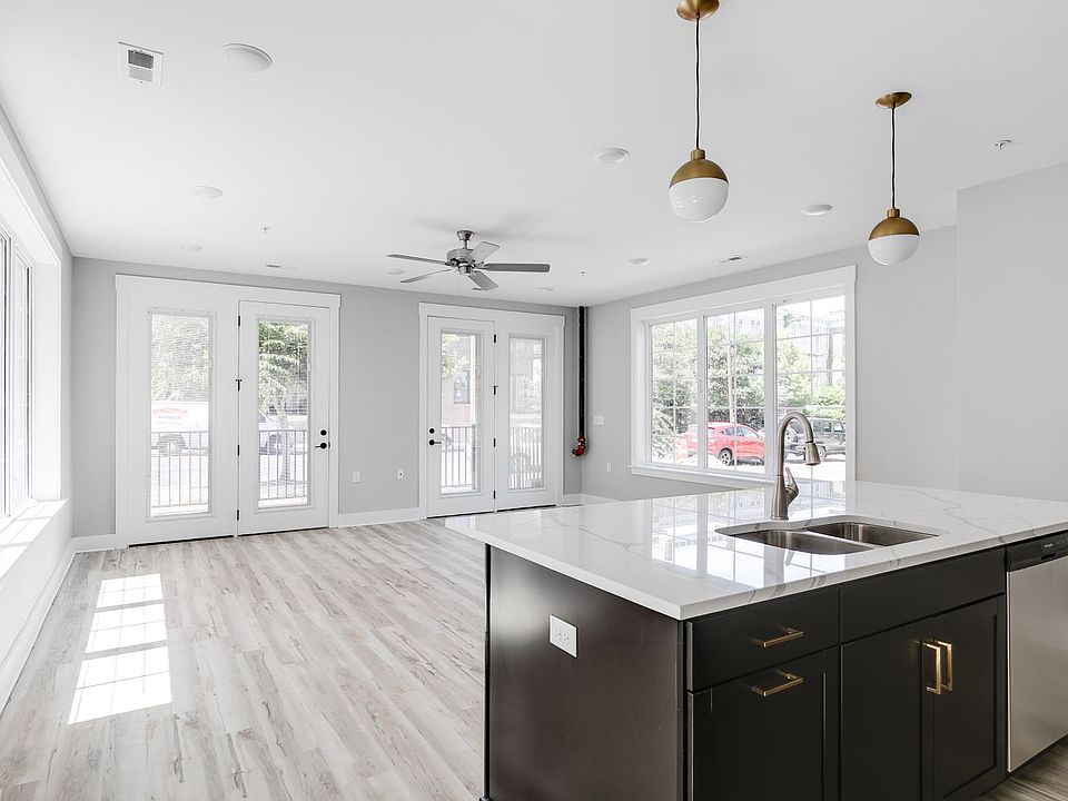 1st image of 1422 Bainbridge St #1