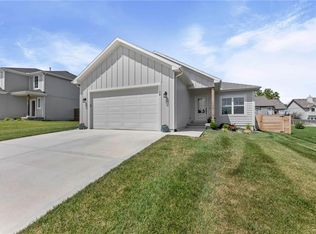 1128 S 12th Ter, Louisburg, KS 66053
