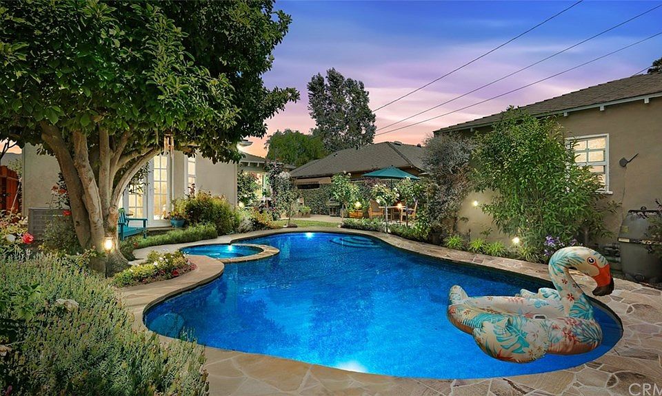 1st image of 711 S Griffith Park Dr