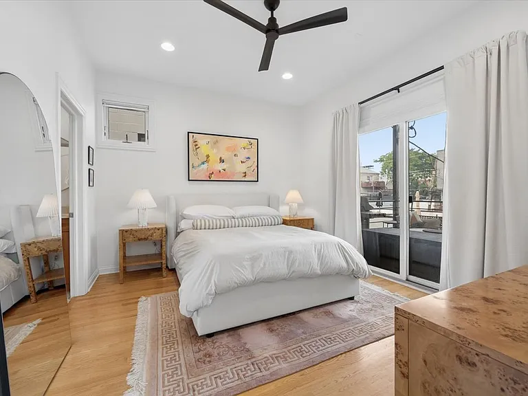 1018 N Hermitage Ave #2 — Photo 6