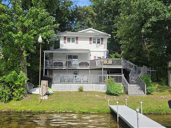 3rd image of 701 Community Dr