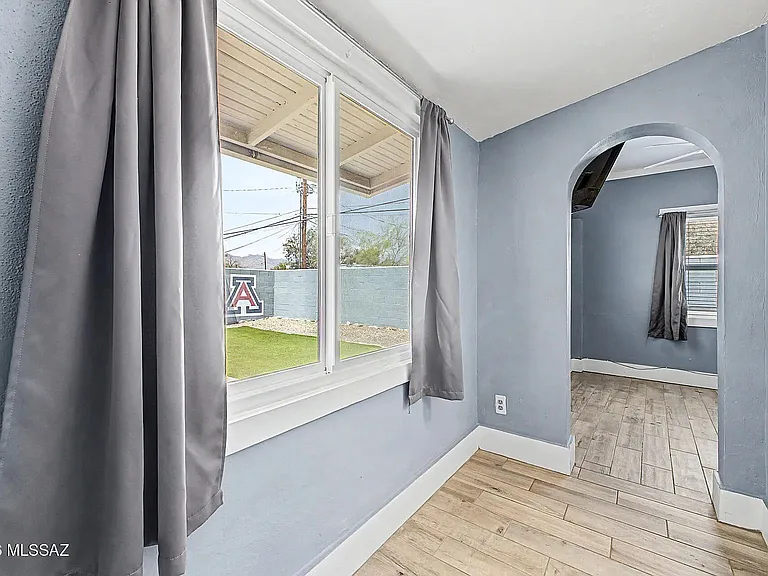 825 E Helen St — Photo 11