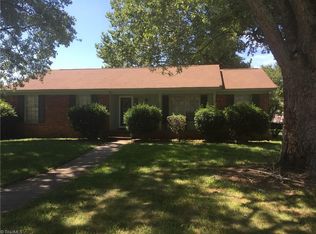 1400 Rotherwood Rd, Greensboro, NC 27406