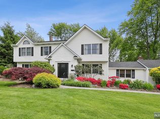 405 Ridgewood Rd, Township Of Washington, NJ 07676